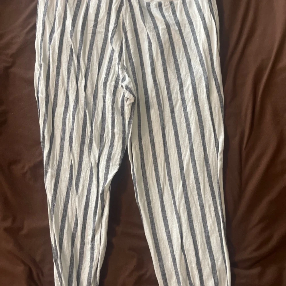 Linen - Picture 2 of 2